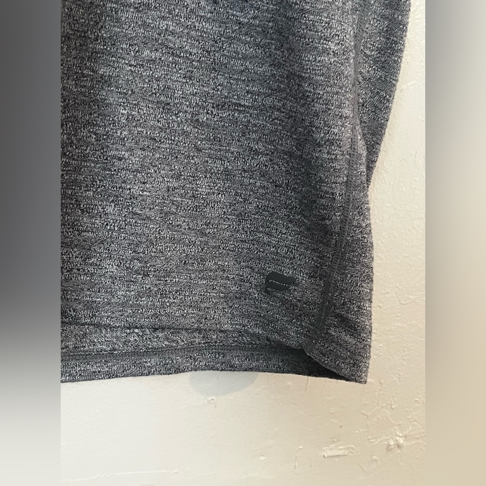 Fabletics “Grey” The Front Row Tee - image 7